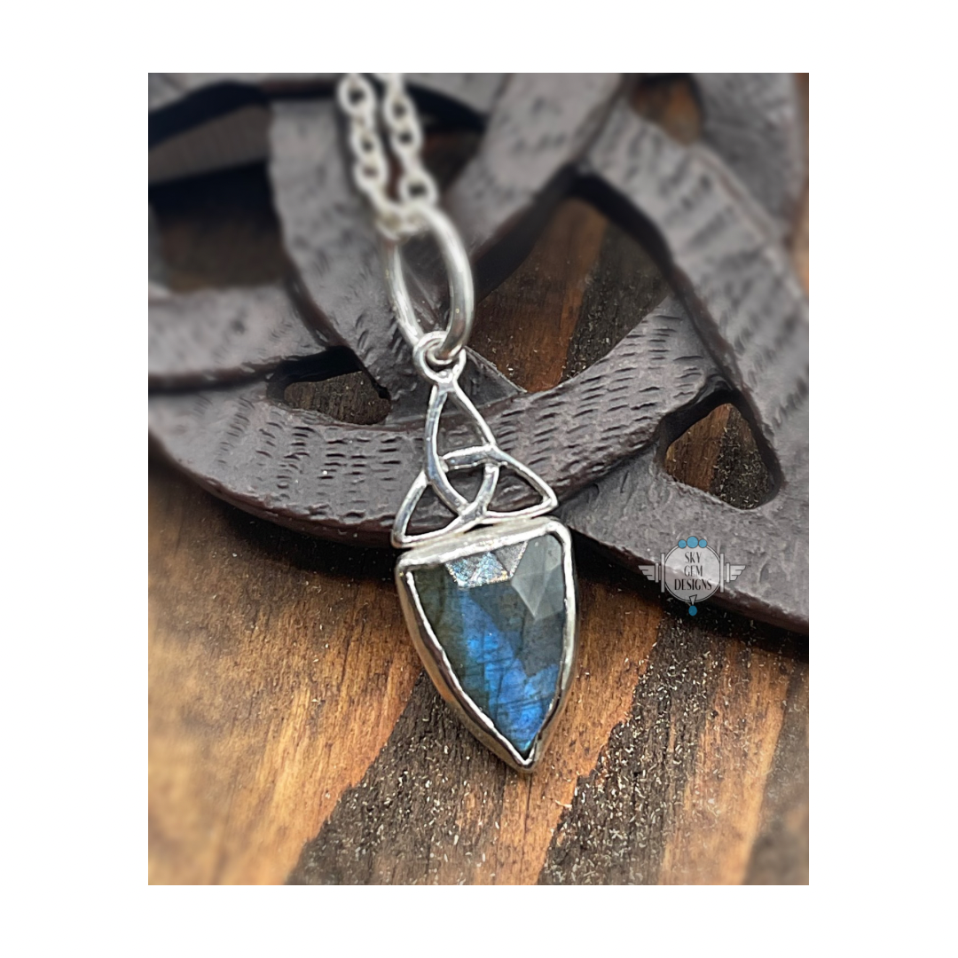 TRIQUETRA LABRADORITE PENDANT NECKLACE