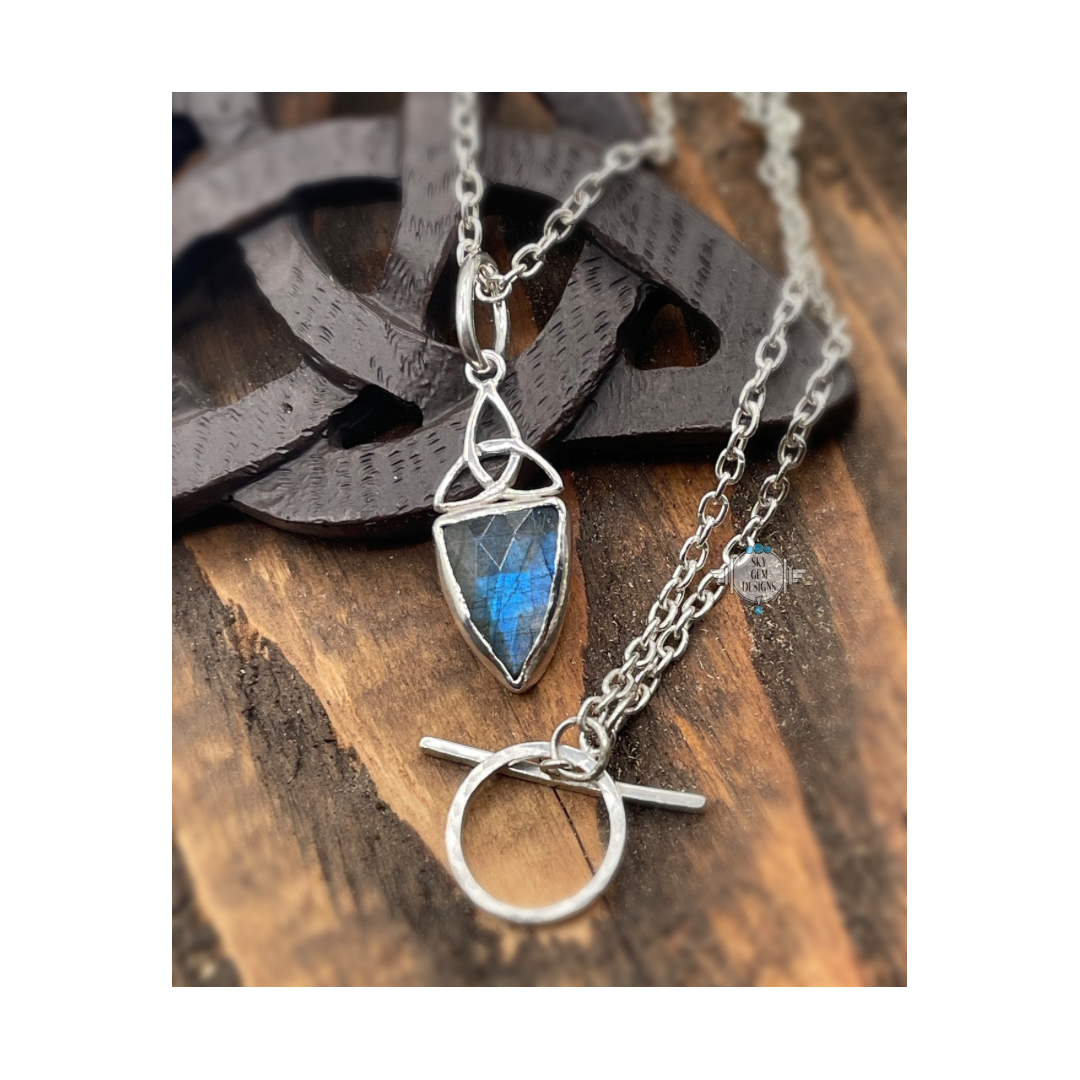 TRIQUETRA LABRADORITE PENDANT NECKLACE