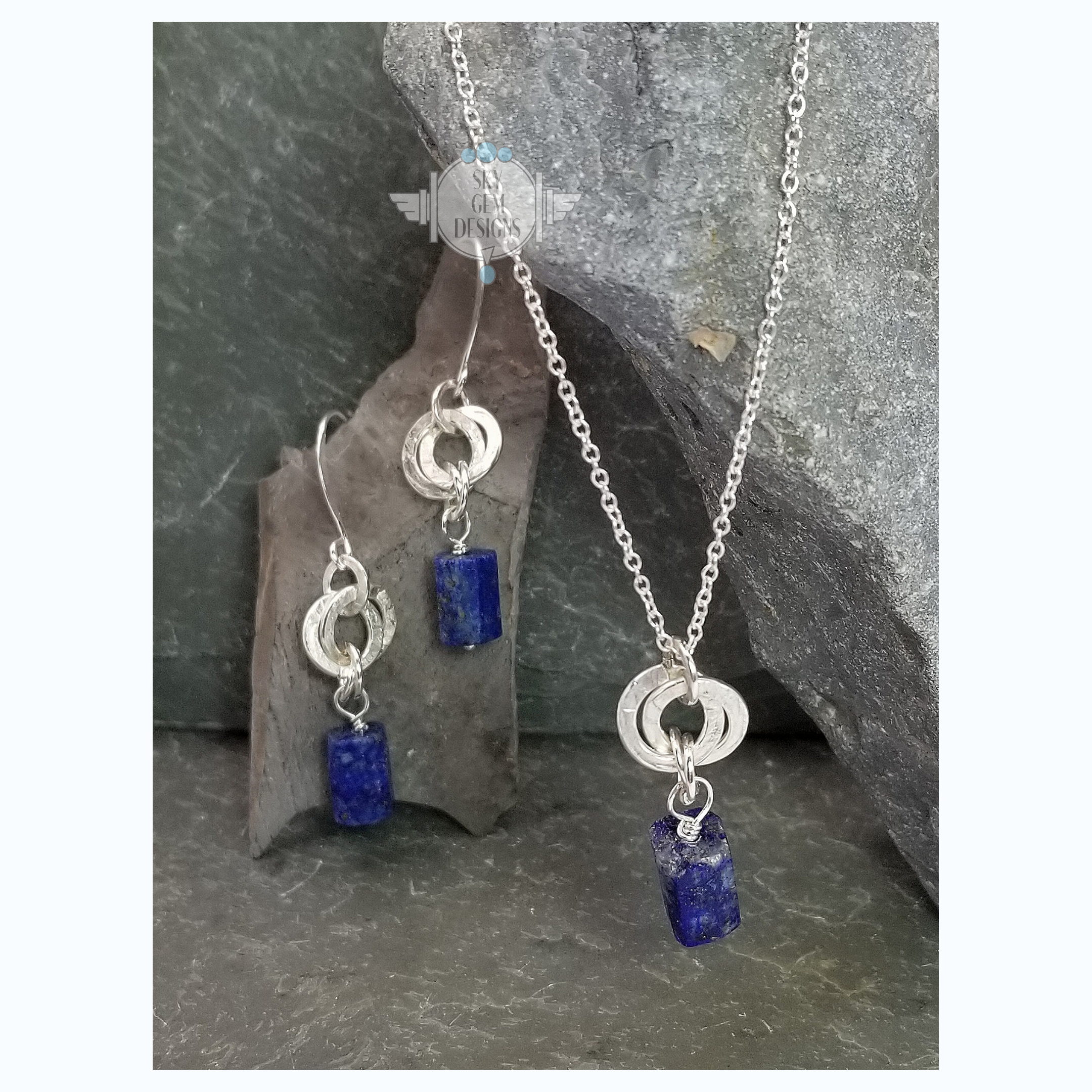 ENDLESS CIRCLE HAMMERED RINGS EARRINGS WITH LAPIS LAZULI