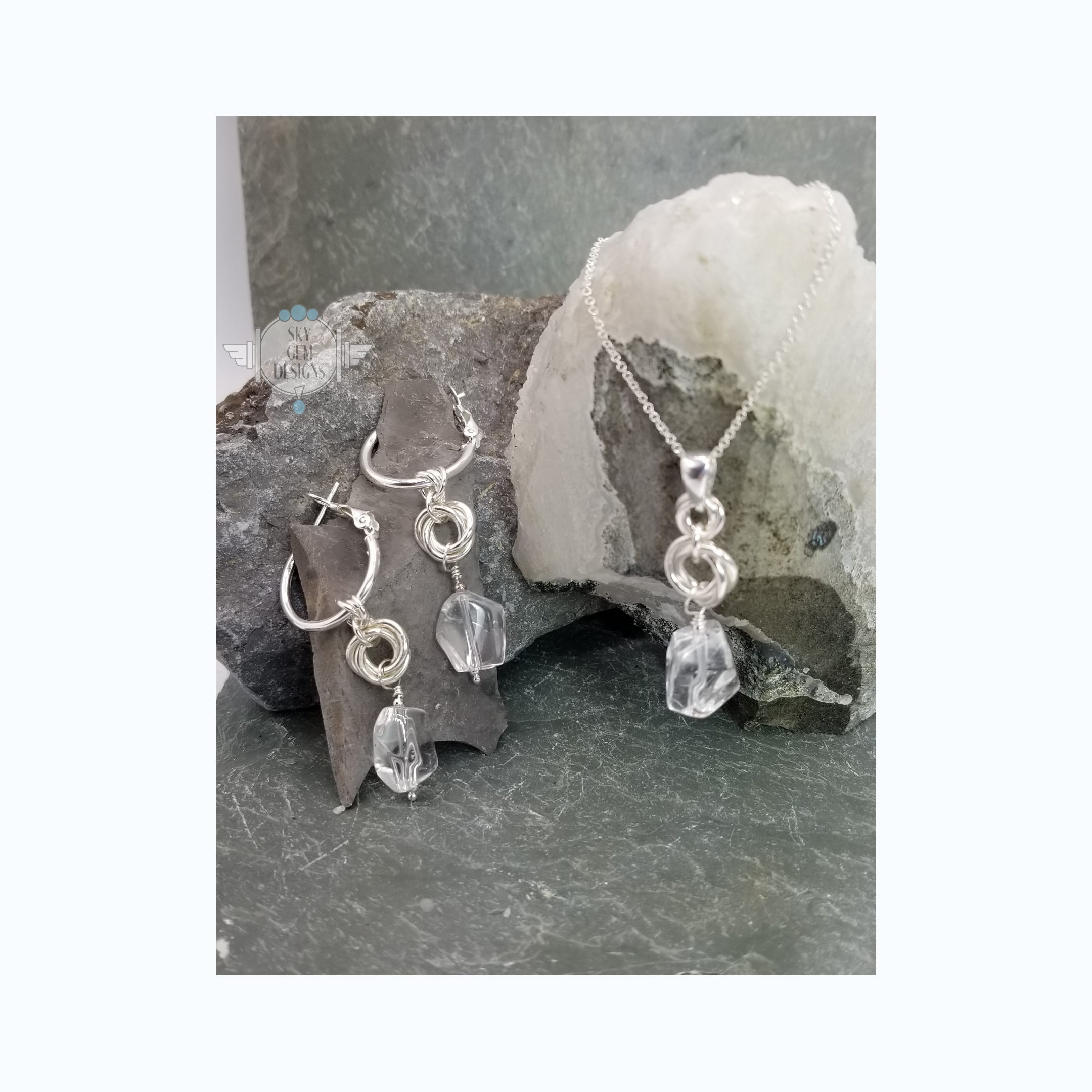 ENDLESS CIRCLE POWER OF THREE EARRINGS WITH NATURAL QUARTZ