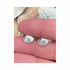 FAN SHELL STUD EARRINGS