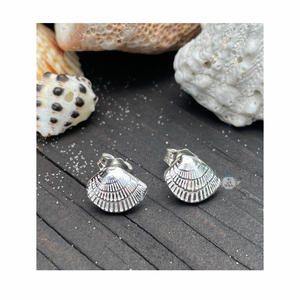 FAN SHELL STUD EARRINGS